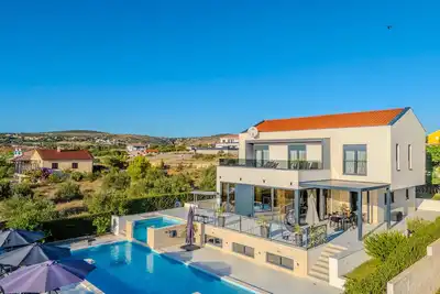 Image de Beautiful villa Lara in Vrana with pool