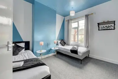 Image de Central - 2br House - Free Parking - Garden