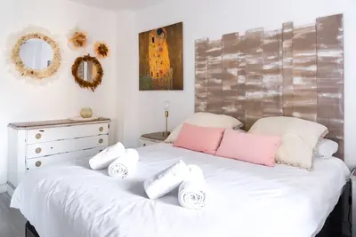 Image de Loira Ferreiro: Spaciousness in a Residential Area