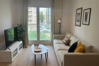 Image de Loira Rio Huerva: Luminous in Residential Area