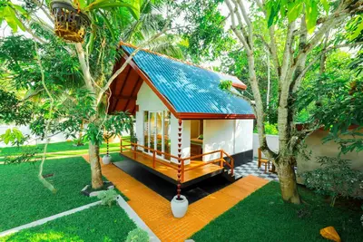 Cozy cabin with 1 bedroom and WiFi, Ac in charming Ahangama