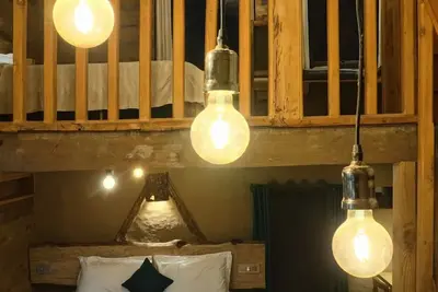 Image de Art Naggar-Winter Bliss suite ft. Hottub&Fireplace