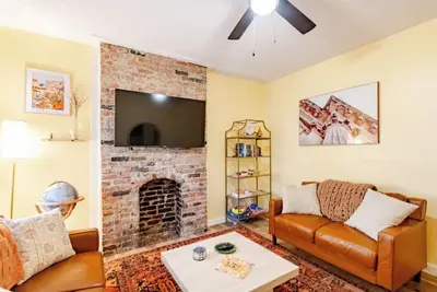 Image de Colorful Townhouse Near Downtown Columbus - Designed for Travel & Work