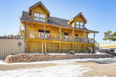 Image de Pine Ridge Cabin on 62 Acres: Hot Tub & Views!