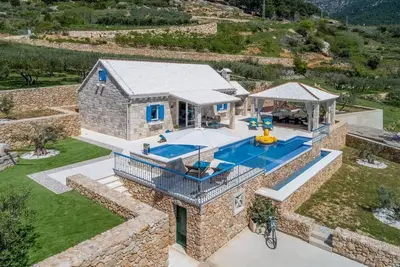 Image de Maison pour la famille avec la piscine Bol, Brac (K-23809)