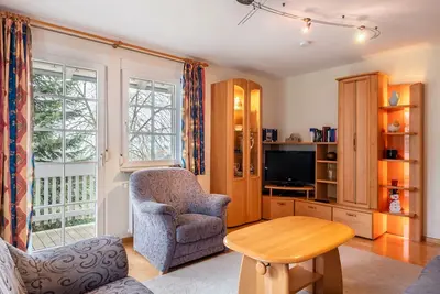 Image de Appartement 'Schwarzwaldblick' avec vue sur les montagnes, piscine et jardin partagés