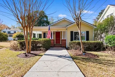 Image de The Red Door House in Historic Georgetown