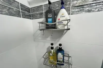 Image de 2-bedroom apartment in Humboldt Park, Chicago with gated Parking