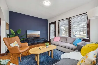 Charming 2br Duplex in SoBro - King Bed - Arcade