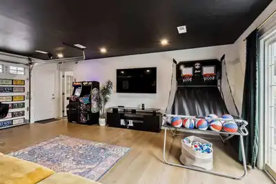 Image de Vermilion Getaway - Hot Tub • Game Room • Patio