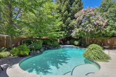 Image de The Four-Bedroom Poolside Oasis