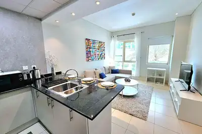 Image de Sunrise Homes - Pool side 1-Br apartment close to Jbr Beach