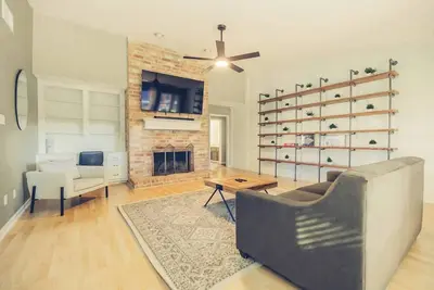 Image de This house is a 3 bedroom(s), 2 bathrooms, located in Stafford, Tx.