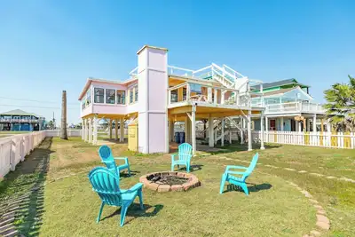 Image de Filtered Gulf Views, Enclosed Yard, Beachgoer Ready!