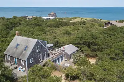 Walk to Oceanside Beach!