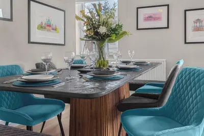 Image de *New beautiful 5 bedroom Apt in Kemp Town*
