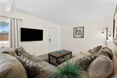 Image de UofA & Gem Show Access | Luxurious 2br