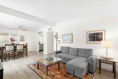 Image de UofA & Gem Show | 2nd St Historic Duplex Unit