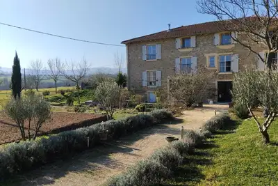 Image de Grande Maison de Charme à Chaponost – 15 Personnes – Piscine, Jardin, Ruisseau