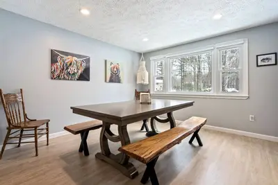 Image de The Cheeky Chickadee – Secluded Stay for 7, Short Drive to Beaches!