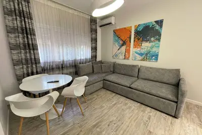 Image de Chic 1-bedroom apartment with Ac, WiFi in fabulous Tiranë