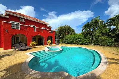 Image de Charming 3-bedroom villa in Bon Accord - close to beaches and private pool.