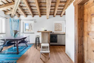 Image de Newly Renovated Rustic Apartment in the Heart of Novigrad's City Center, Just Steps from the Beach