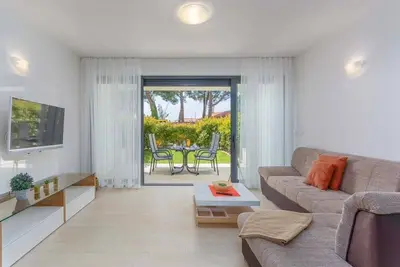 Image de Floor Apartment in the Heart of Novigrad, Just Steps from the Marina and Old Town