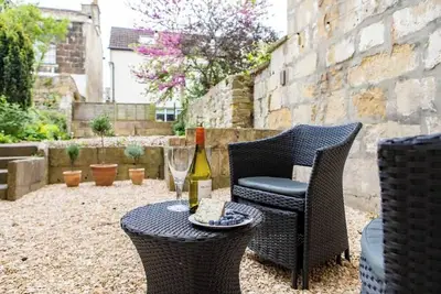 Image de Central maisonette with garden