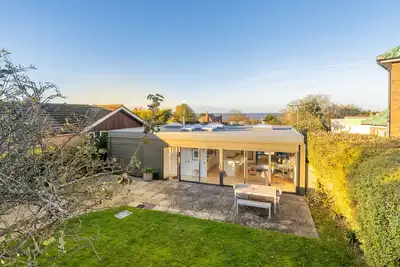 Image de Just a stroll from Old Hunstanton beach, Bramley is an iconic single-storey property designed by the