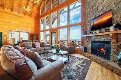 Image de 2-in-1 Estate w/ Views! Theater + Firepit + Games!