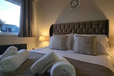 Image de Acorn House - Spacious modern house w/ 2x bathrooms and parking