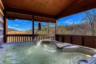 Image de Private Smoky Mountain Cabin | 5 Bedrooms, Hot Tub, Theater Room & Game Area