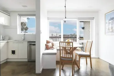 Image de The Lookout Sunny St Kilda Contemporary