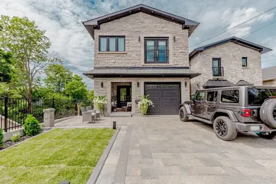 Image de Charming 2-bedroom apartment in serene Pickering with WiFi, Ac