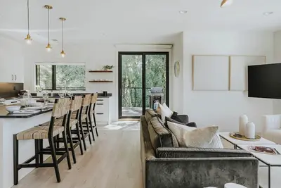 Image de 3-bedroom 2-bath, creekside sanctuary in downtown Bozeman.