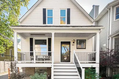 Image de Andersonville Charming 3 Bedroom/2 Bath House with Family Room plus Yard & Patio