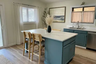 Image de Wavy Navy - 2 Queen Beds - Centrally Located - Kill Devil Hills Obx