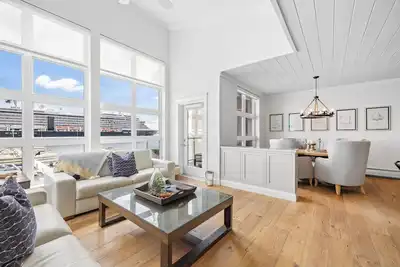 Image de Welcome To The North East River Condos