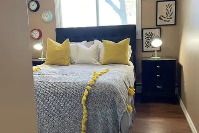 Image de Enchanting 2-bedroom apartment with WiFi in Edmonton