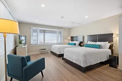 Image de Beachfront Studio | Kitchenette & 2 Double Beds (104)