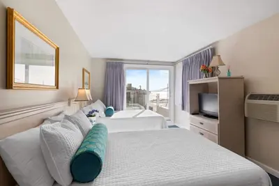 Image de Partial Ocean View Studio with Large Private Deck (307)