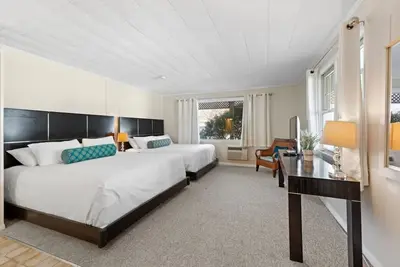 Image de Comfortable 2 Queen Beds – Sleeps 4 (302)