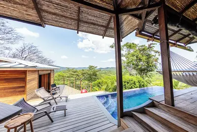 Image de Oceanview, Hillside retreat looking over the valley, 5 minutes from the beach