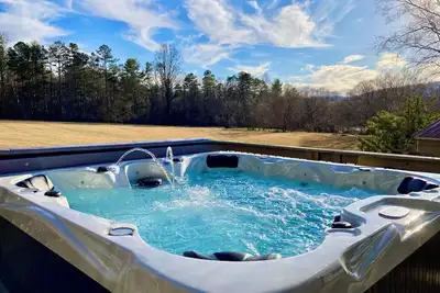 Image de Mtn Views/Hot Tub/Firepit/Near Avl, Hiking, Biltmore, French Broad River let in.