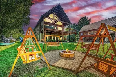Image de Riverside Bliss - 9min to Dollywood + Riverfront! + Tubes/Kayaks/Sup + Game Room