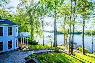 Image de 6br Lakefront Lake Anna, Views, Boat Dock, Hot Tub