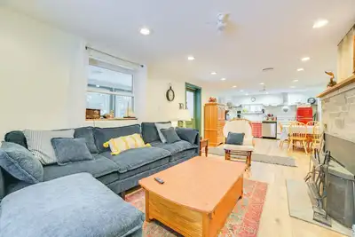 Image de 9 Mi to Snowmobile Trails! Home Near Mullett Lake