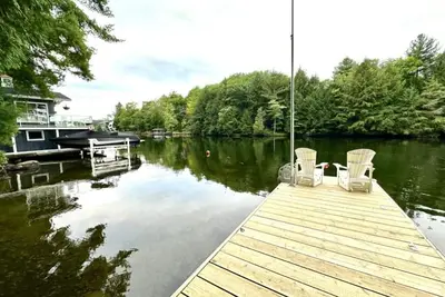 Image de Adorable 5 bed 3 bath cottage on Lake Muskoka - Bunkie and Boathouse!