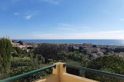 Image de Studio avec 1 chambre avec vue sur mer. Idéal pour 2 adultes et 1 enfant.